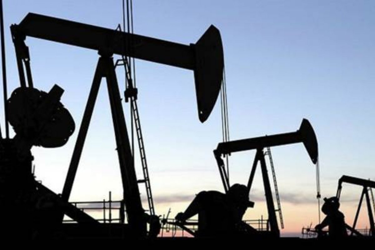 Petroleo dos EUA despenca mais de 40% e está custando abaixo de US$ 12