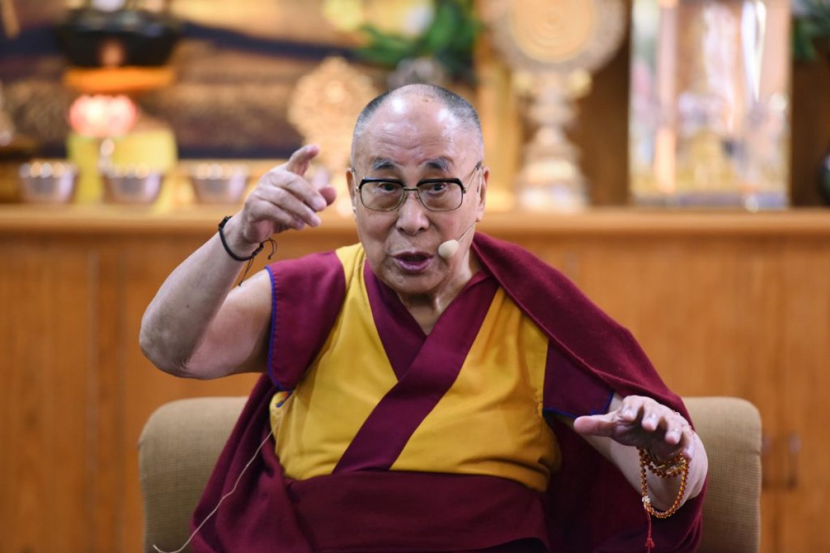 Dalai Lama se desculpa por comentário sobre as mulheres