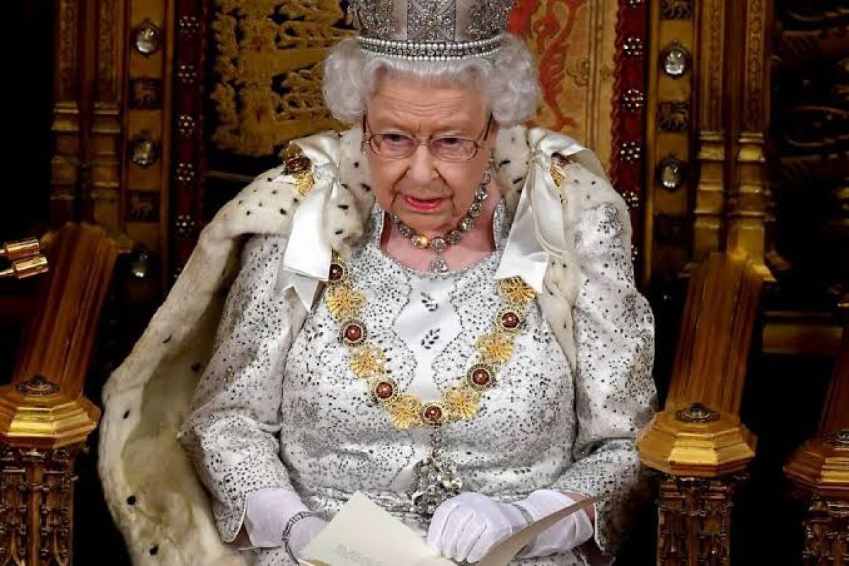 Pandemia do novo coronavírus quebra os planos de aniversário da Rainha Elizabeth