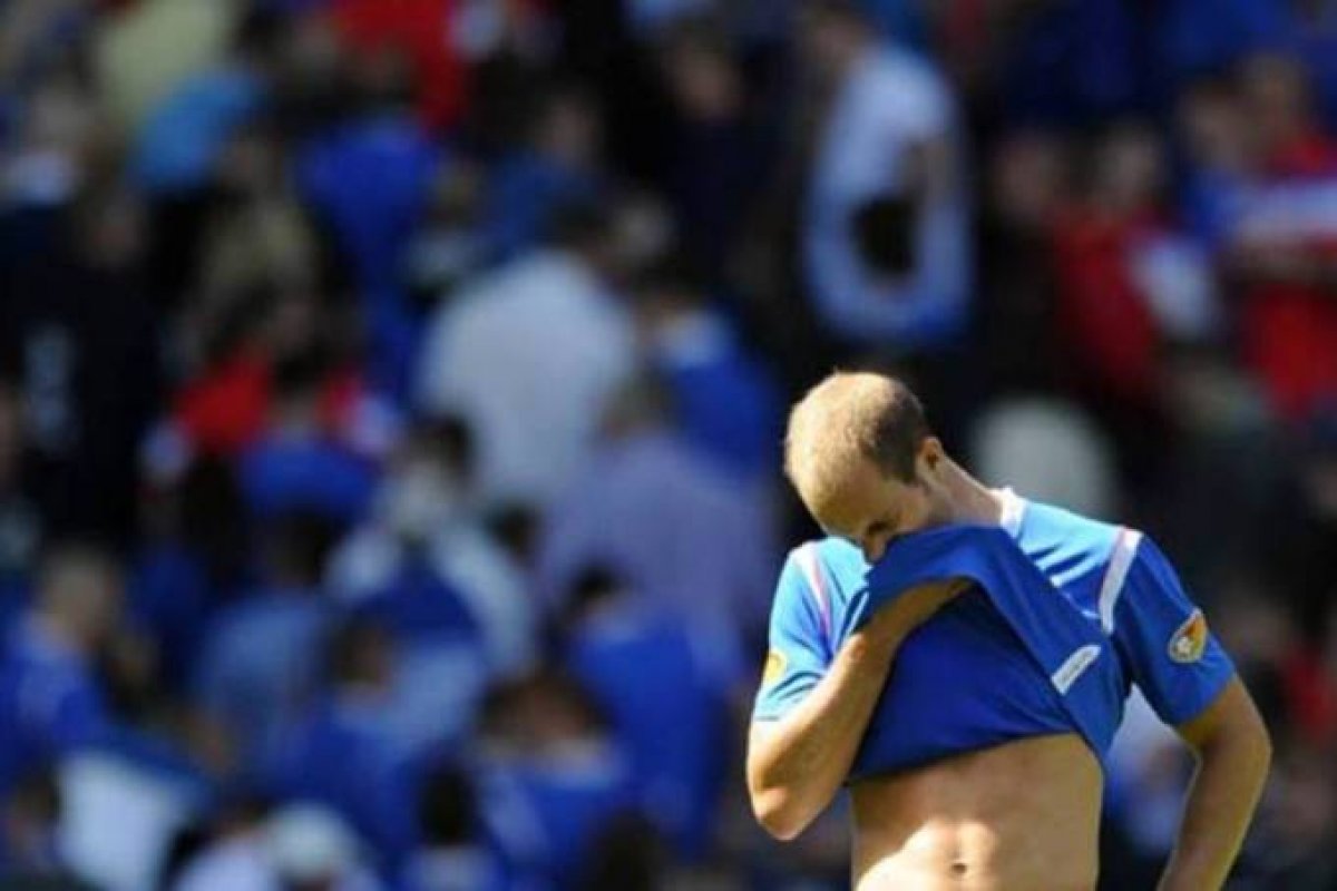 Um a cada dez jogadores de futebol apresentam sintomas de depressão durante pandemia, aponta estudo