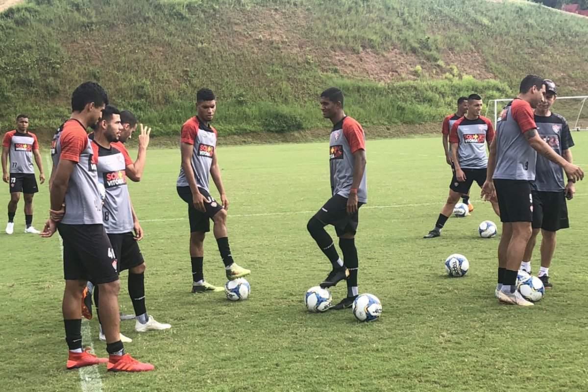 Vitória relaciona reforços para confronto contra São Bento