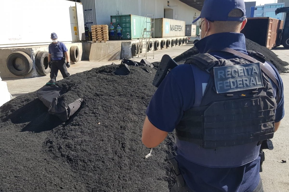 Receita Federal apreende mais de meia tonelada de cocaína no Porto de Paranaguá