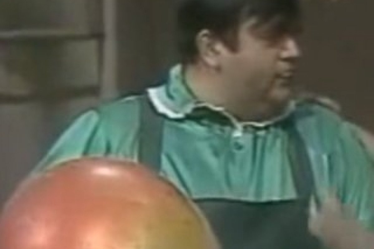 Vai guardar a bola? Melhor viu... tá meio furada.