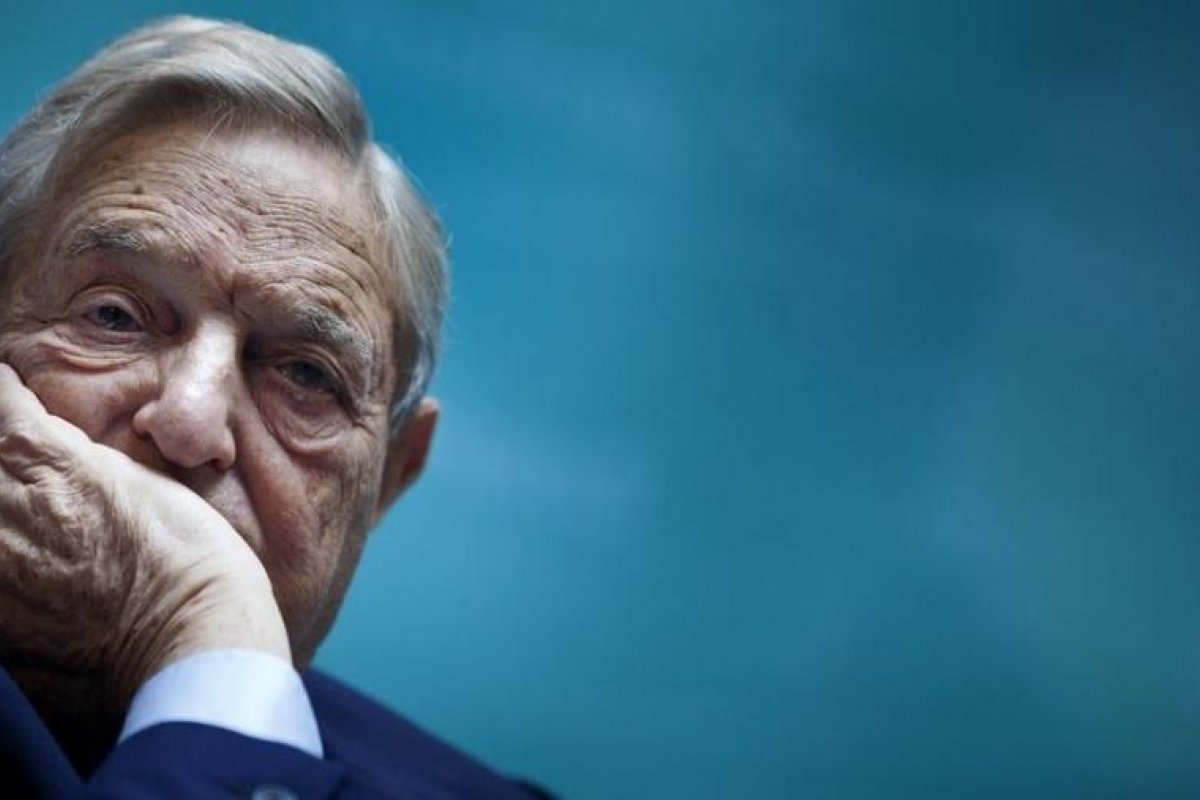 George Soros pede que Mark Zuckerberg deixe o comando do Facebook