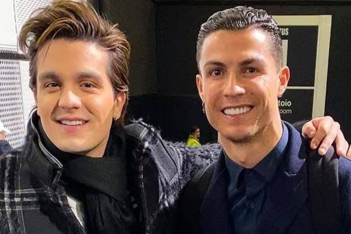 Luan Santana ganha presentes de Cristiano Ronaldo