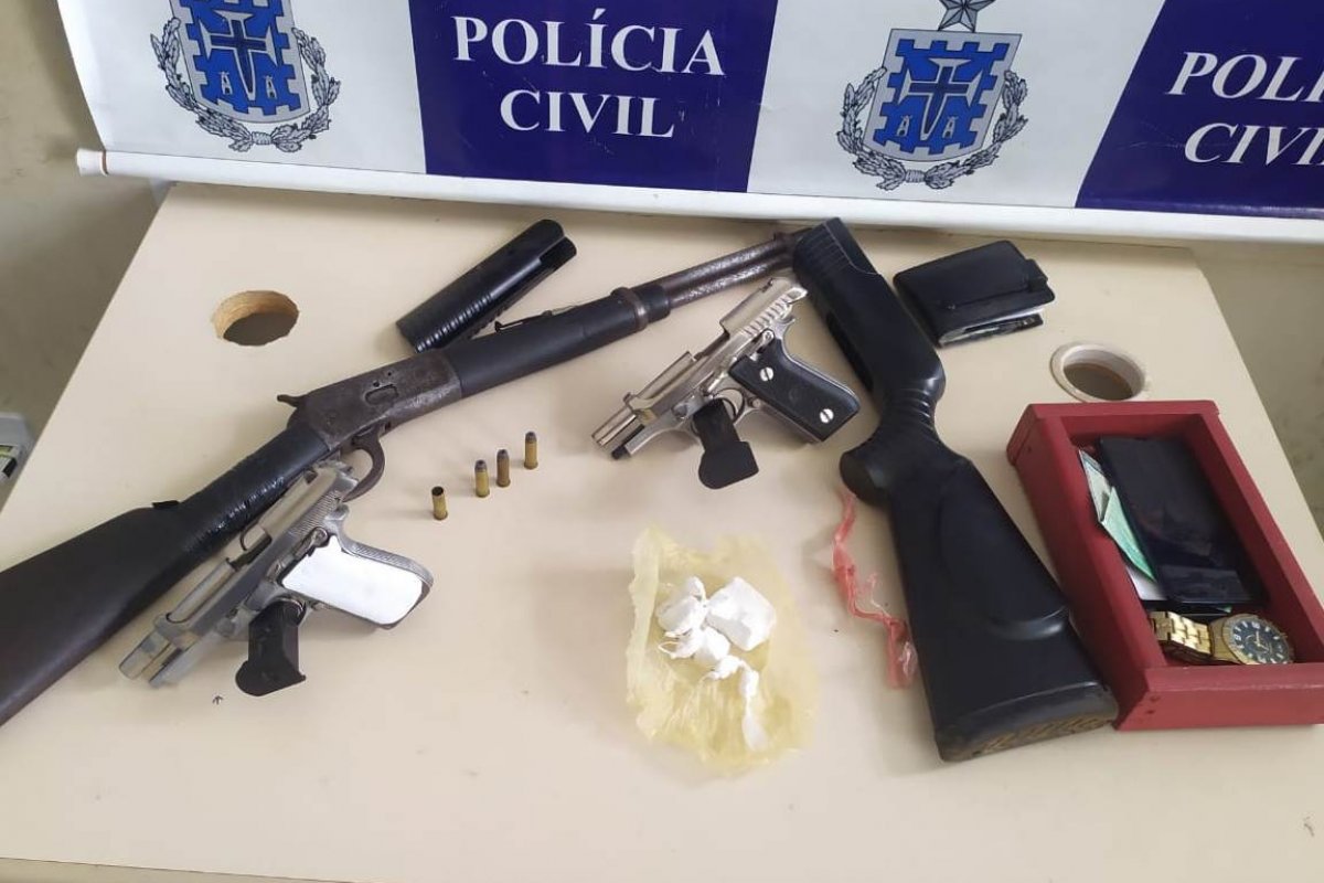 Irmãos são presos suspeitos de integrar um grupo criminoso no interior da Bahia