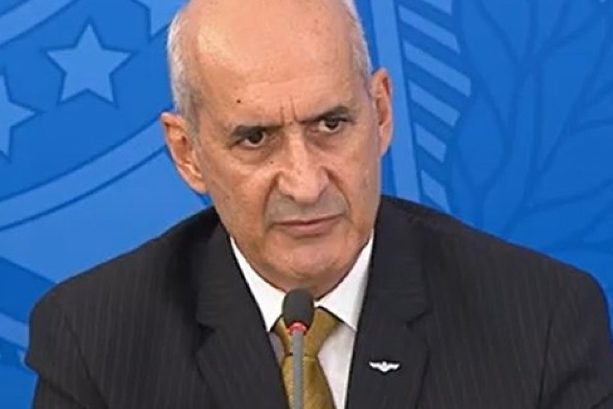 “É caixão e morte de manhã, de tarde e de noite”, disse ministro Luiz Ramos sobre cobertura da imprensa a pandemia do coronavírus