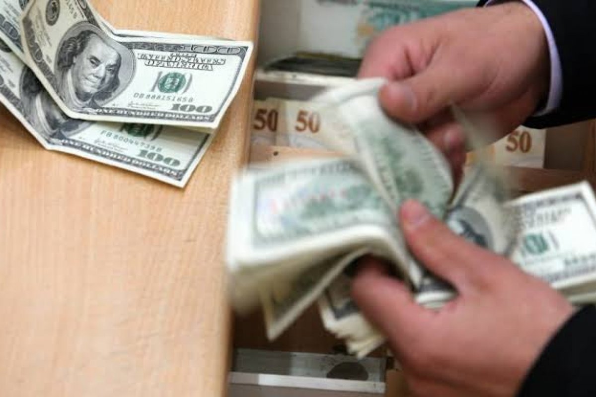 Dólar atinge novo recorde e ultrapassa R$ 5,45