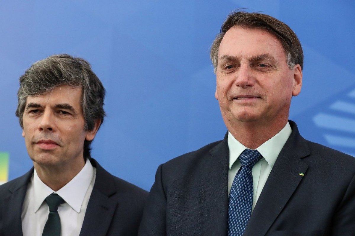 Bolsonaro e Teich se reúnem para apresentação de estudo sobre cloroquina