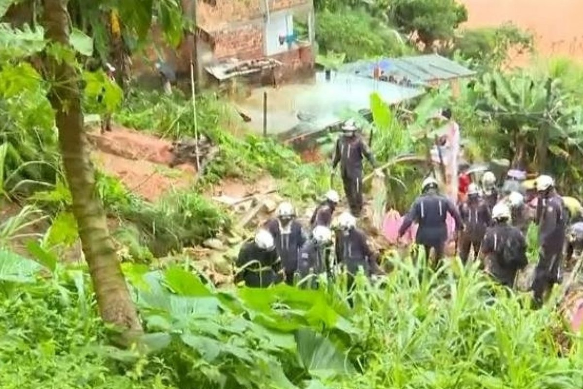 Avó e neta morrem após ficarem soterradas no bairro de Águas Claras, em Salvador