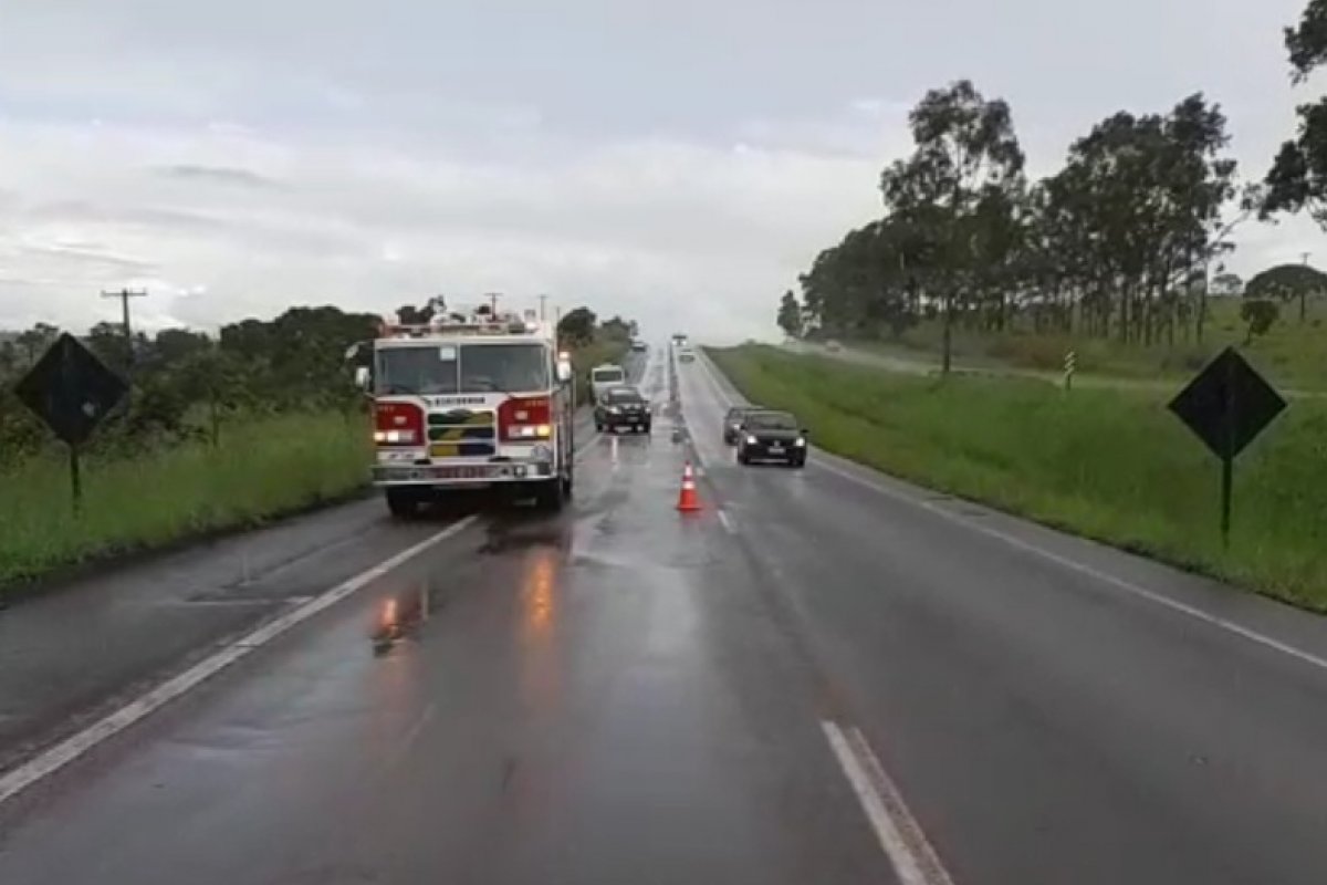 Deputado federal sofre acidente de carro no DF e uma mulher morre