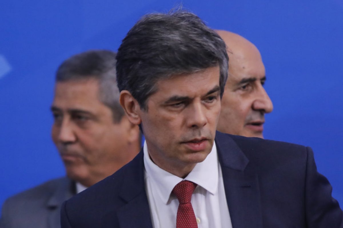 "A gente defende o que é melhor pra sociedade, se for o isolamento é o que vai ser", afirma Teich