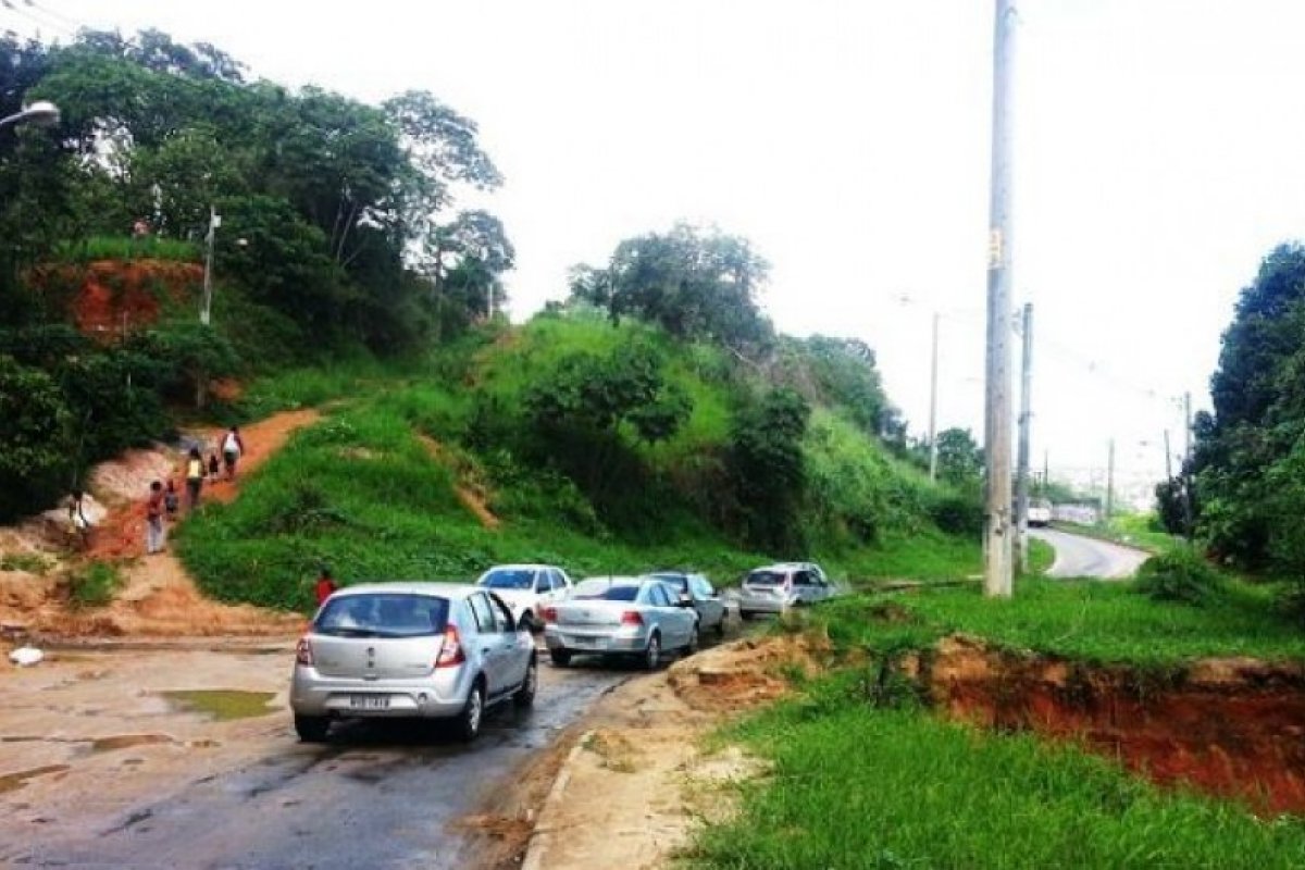 Colisão entre dois carros deixa uma pessoa ferida em Periperi
