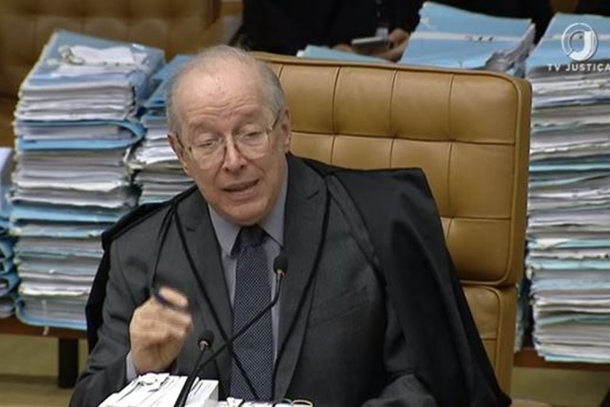 Celso de Mello pede que Maia informe sobre pedido de impeachment de Bolsonaro