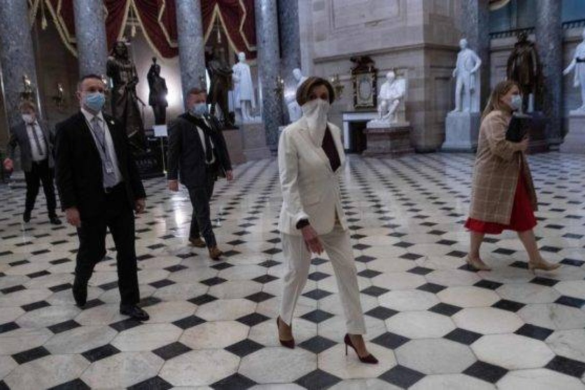 Câmara dos EUA aprova plano de US$ 484 bilhões para socorrer empresas e hospitais