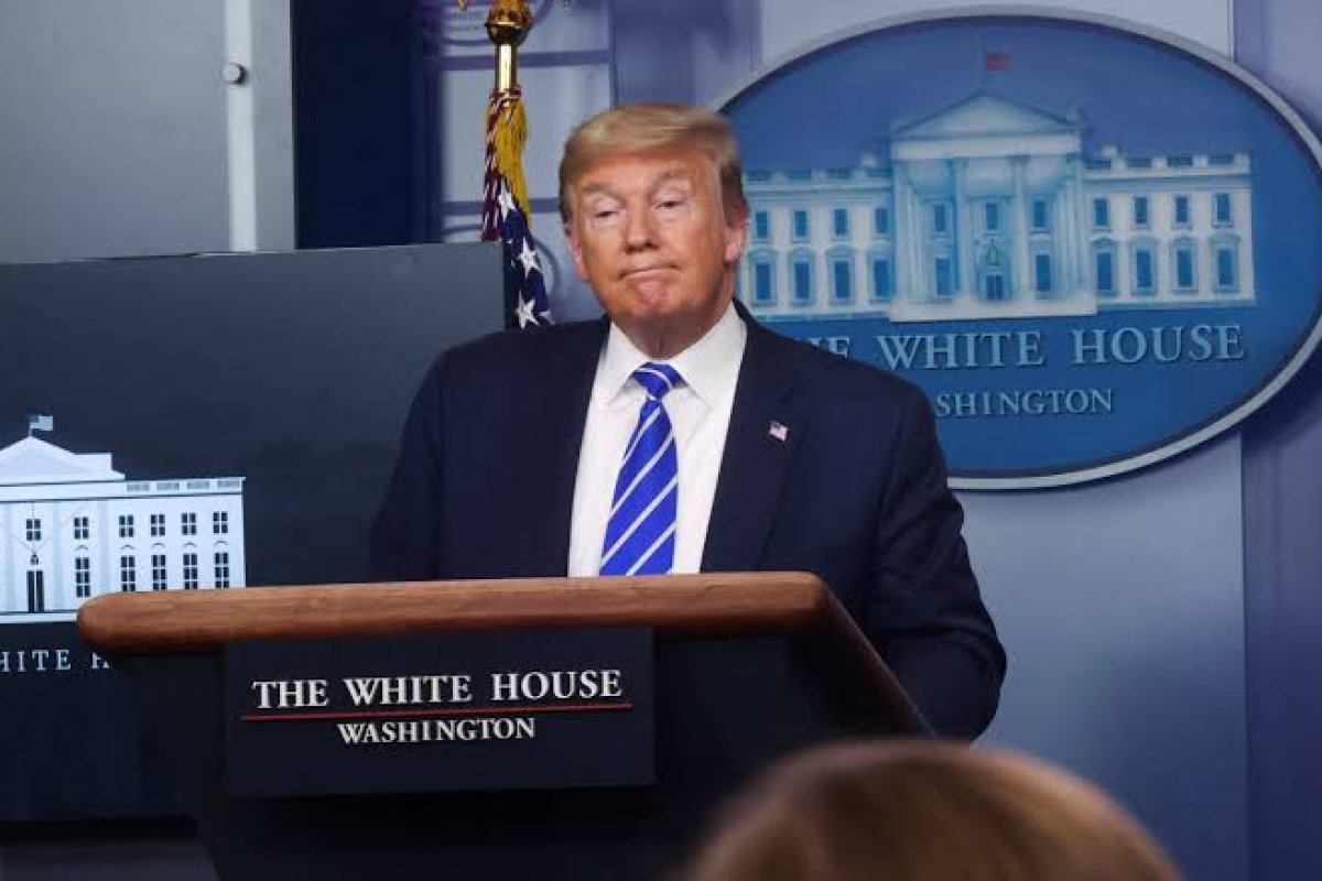 Trump sugere injeção de desinfetante contra coronavírus