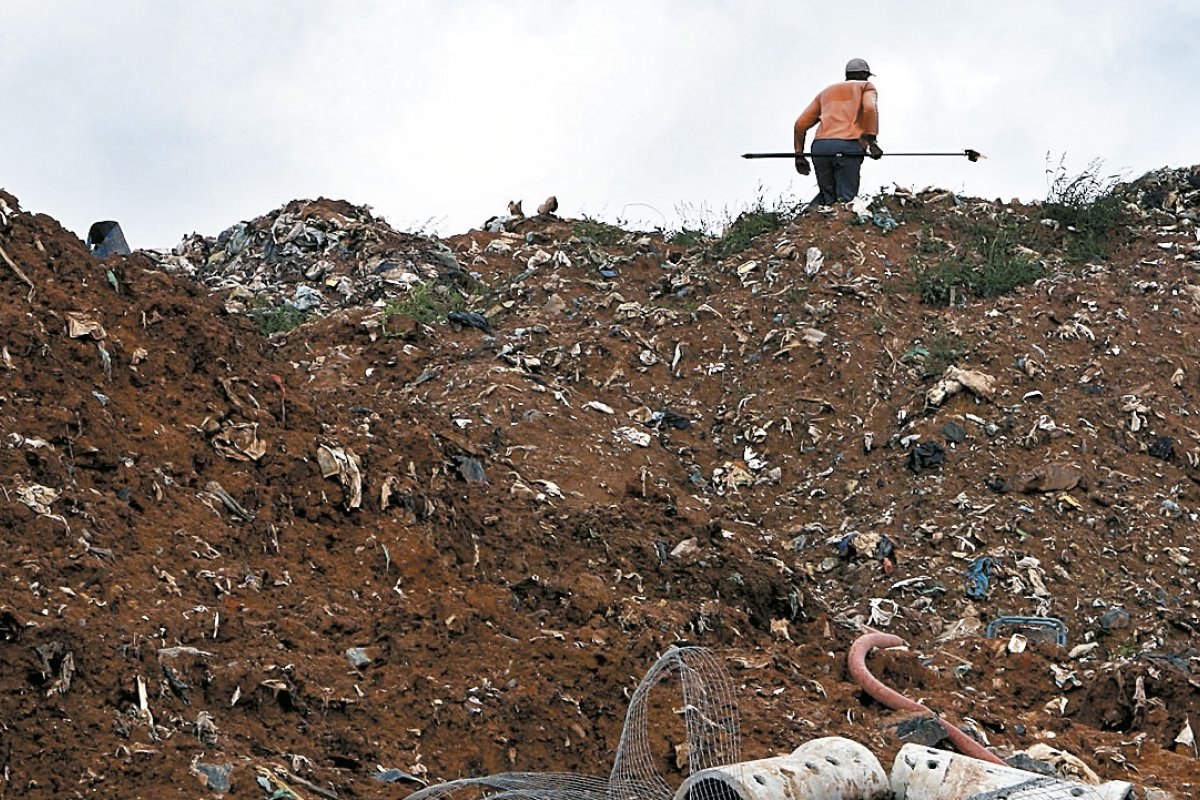 Dos 417 municípios da BA, apenas 43 têm aterro sanitário para destinar lixo