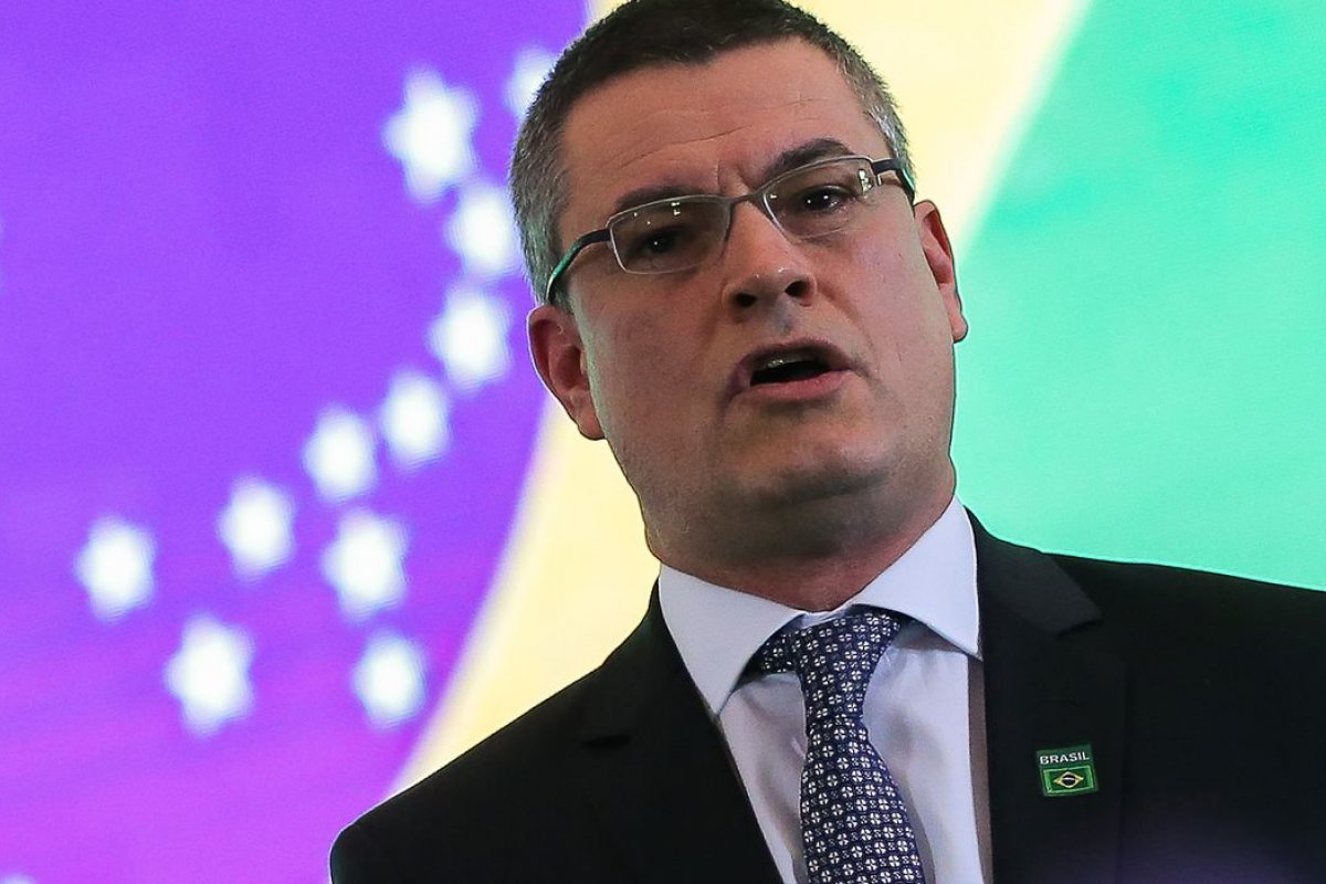 Ações apresentadas na justiça solicitam suspensão da exoneração de Valeixo