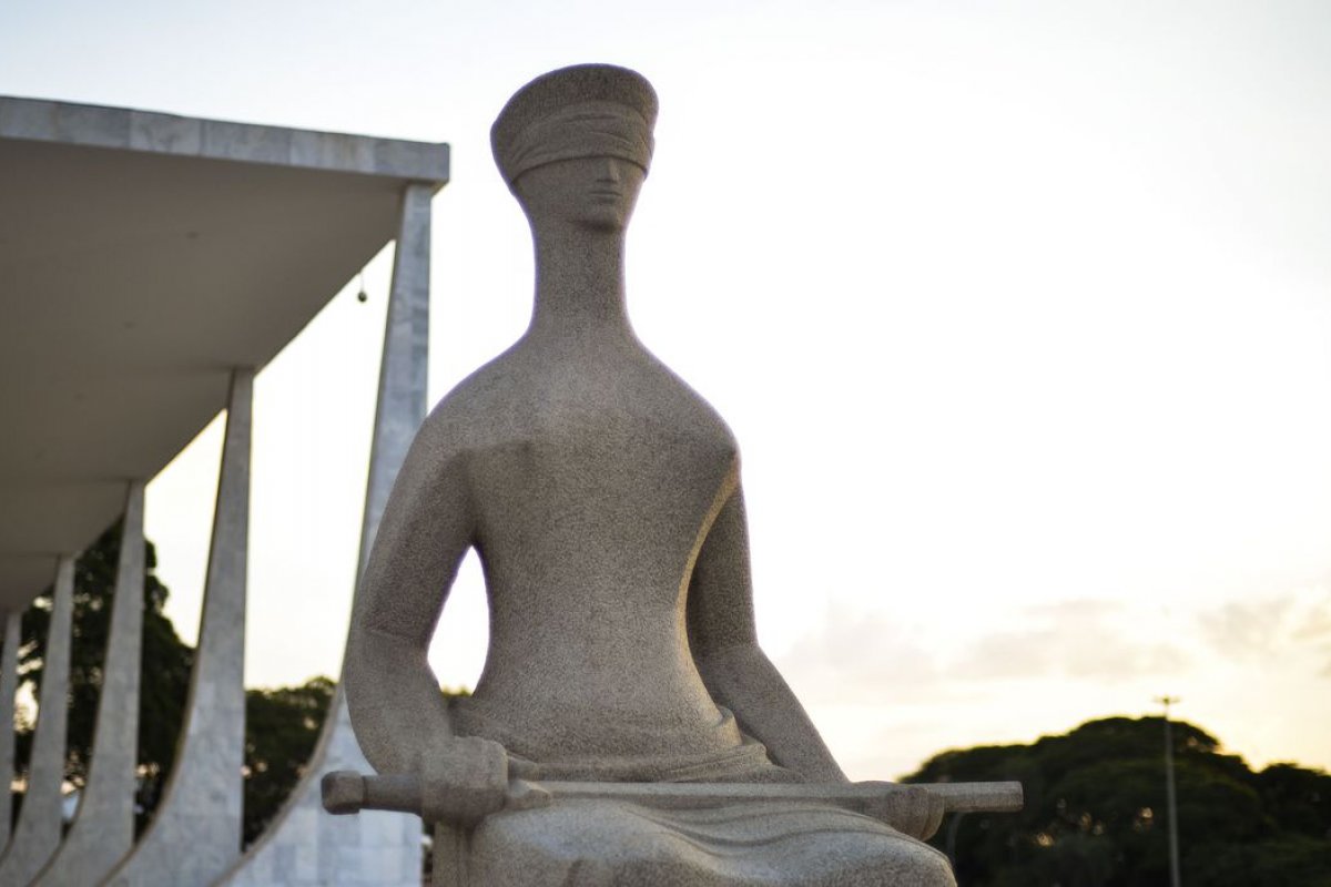 STF suspende MP do compartilhamento de dados com IBGE