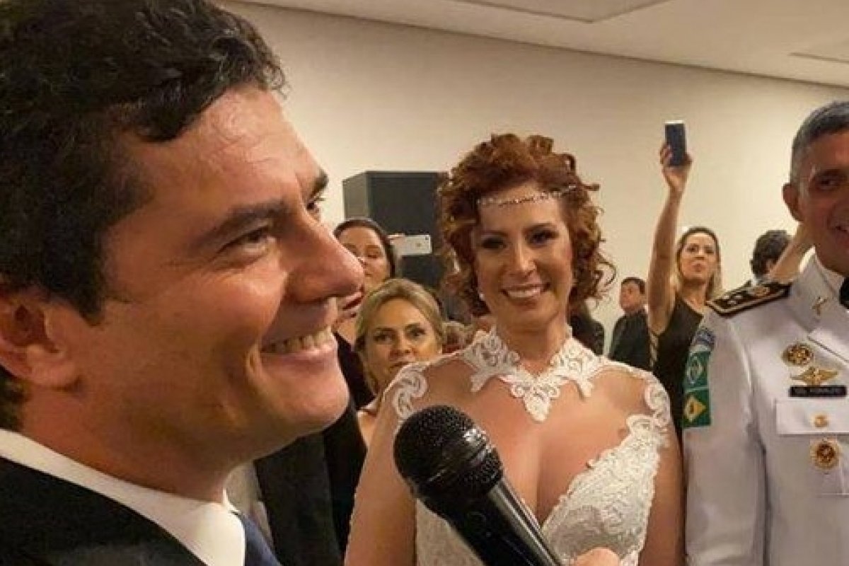 "Será que isso é crime ou só trairagem", questiona Carla Zambelli sobre vazamento de conversa por Moro