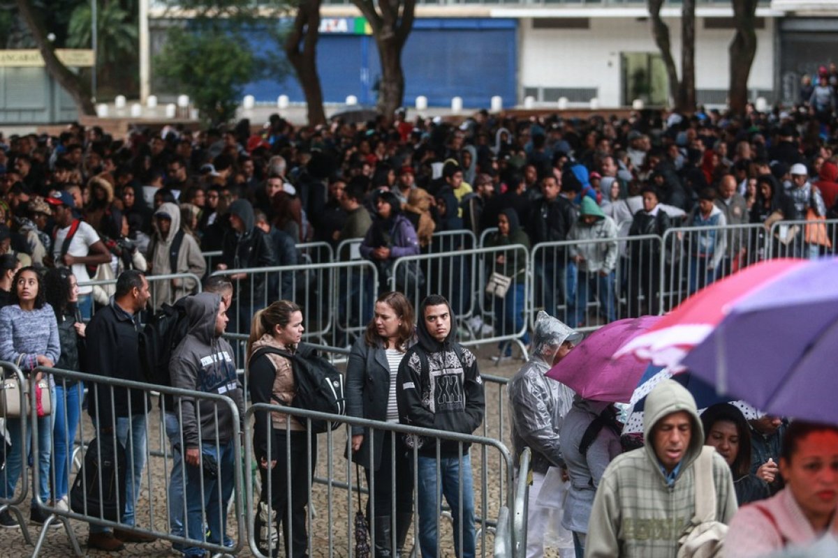 Taxa de desemprego média deve subir para 17,8% em 2020, diz FGV