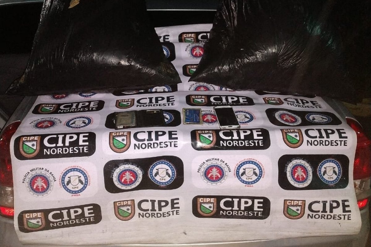 Polícia flagra casal com 25 quilos de maconha