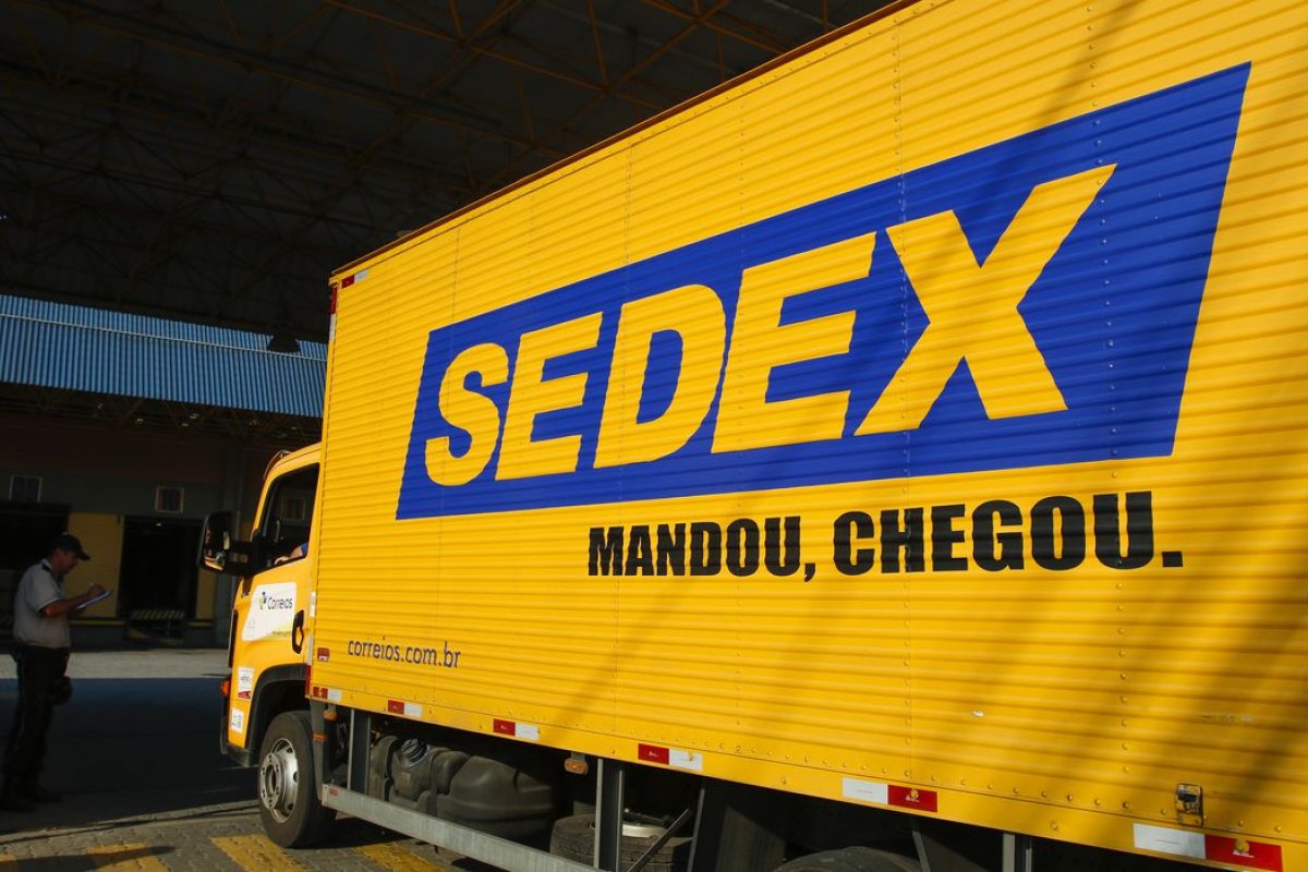 Coronavírus: Correios fazem coleta para postagem de encomendas