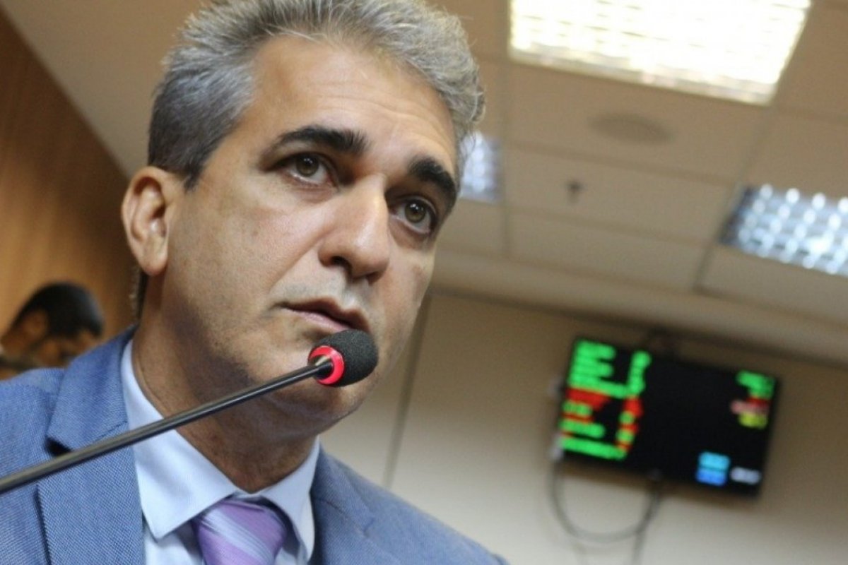 Robinson Almeida retira pré-candidatura à prefeitura de Salvador