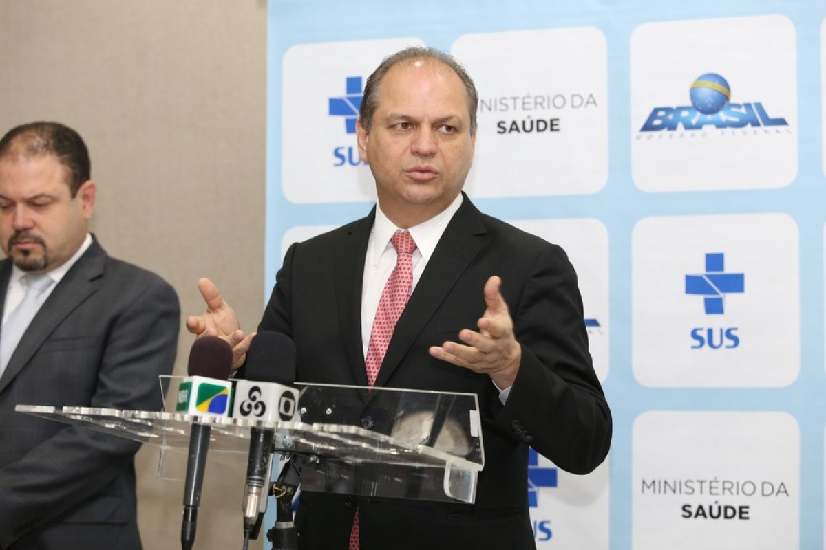 Ex-ministro da Saúde, deputado Ricardo Barros está internado após contrair o novo coronavírus