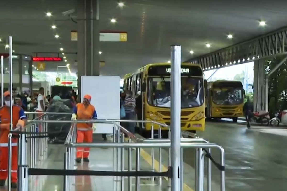 Passageiros sem máscaras não poderão entrar em ônibus de Salvador a partir desta segunda (27)