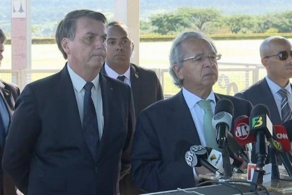 ‘Quem manda na economia é Paulo Guedes’, diz Bolsonaro