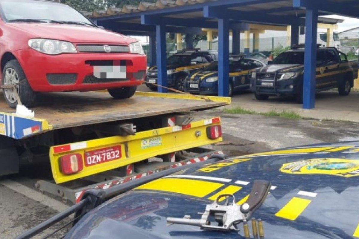 Homem é preso após ser flagrado com armas na BR-116