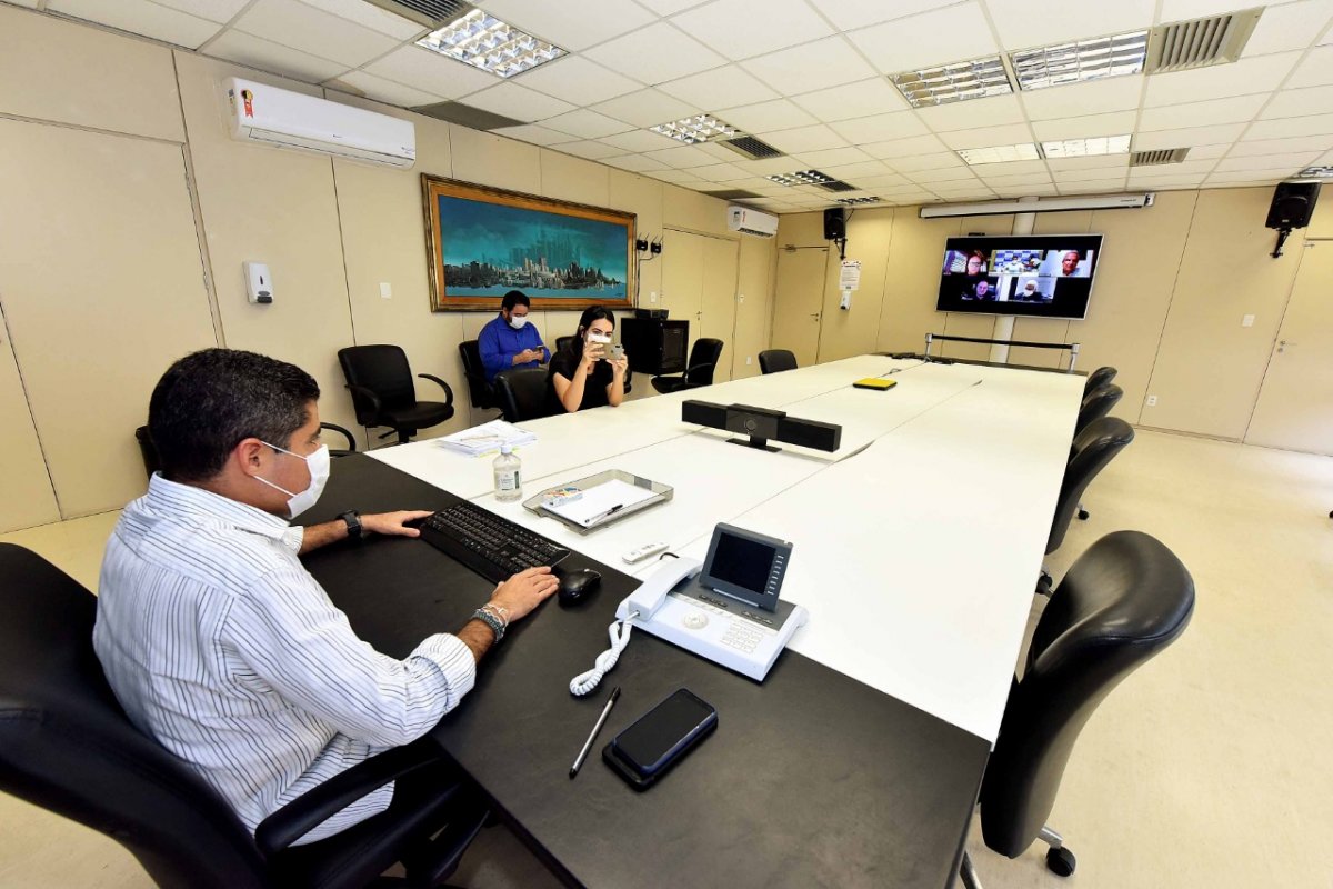 ACM Neto se reune com representantes do setor lojista para avaliar os impactos do coronavírus na economia