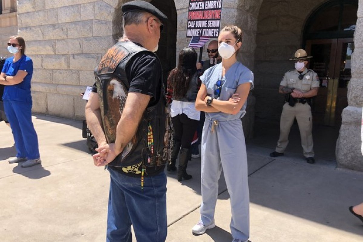 Covid-19: Enfermeiras protestam contra reabertura do comércio nos EUA