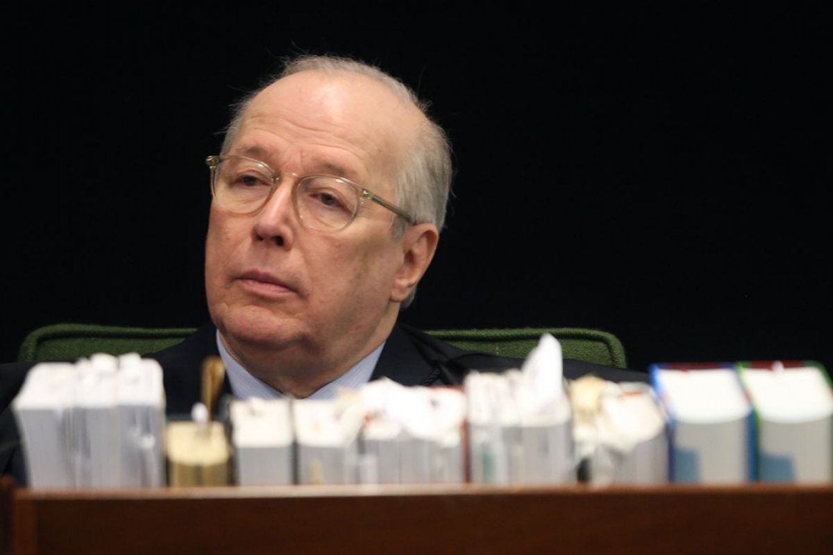 Celso de Mello encaminha a PGR pedido para apreensão de celular de Zambelli