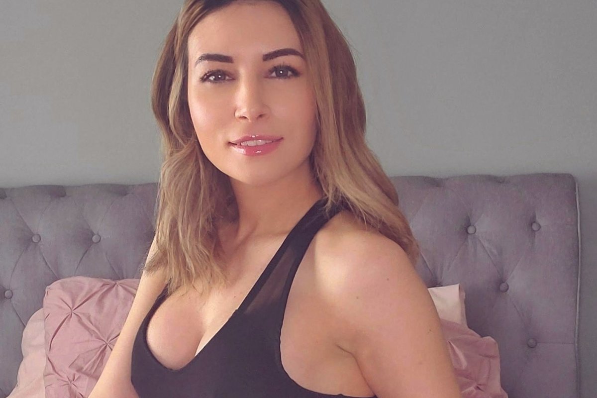 Após exibir nudez, streamer pede para ser banida durante live