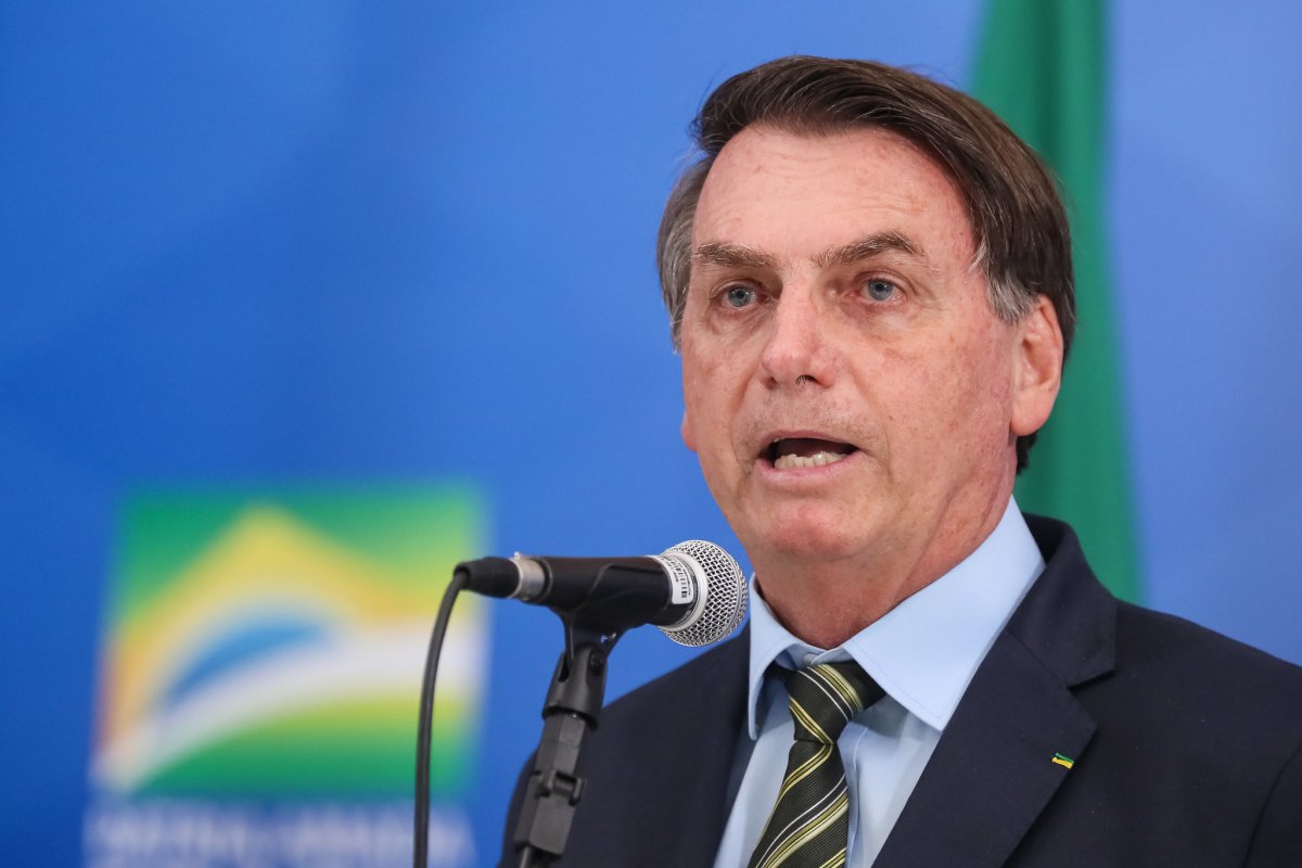 'E daí? Lamento. Quer que eu faça o quê?’, diz Bolsonaro sobre mortes por Covid-19