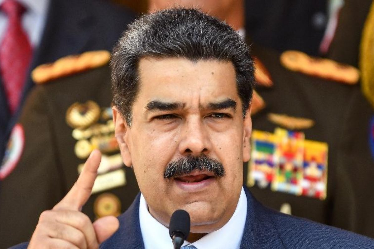 Maduro pede "cessar fogo" da oposição em prol do combate a Covid-19