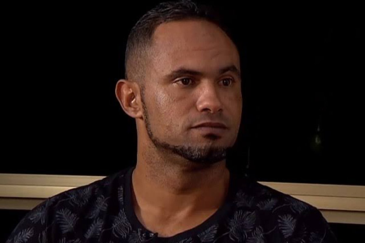 Primeiro livro da trilogia sobre a história do goleiro Bruno será lançado em maio