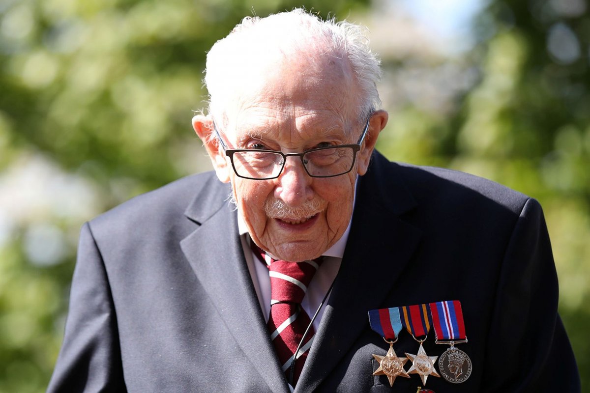 Veterano da 2ª guerra recebe cartões por seu aniversário de 100 anos