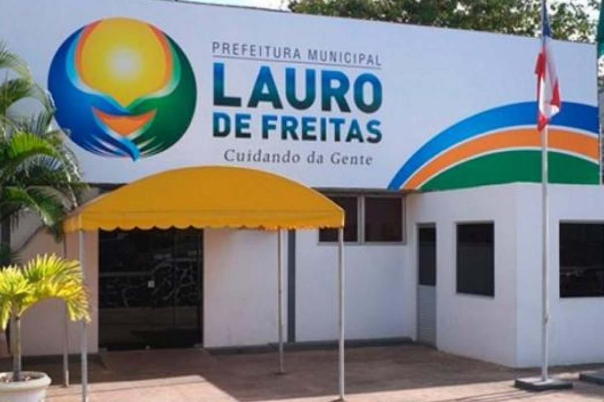 Prefeita de Lauro de Freitas reduz o próprio salário em 20%