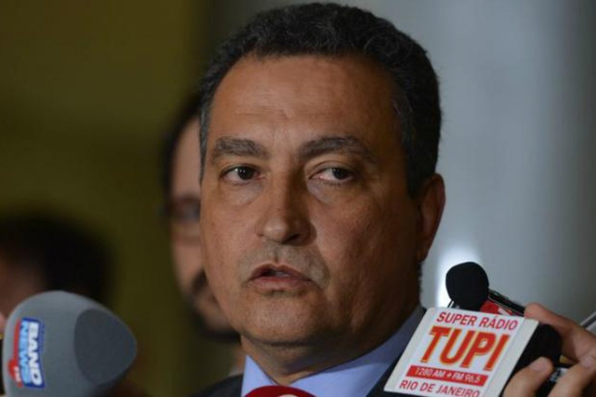 Rui Costa pede que Bolsonaro governe com seriedade e pare de agredir prefeitos e governadores