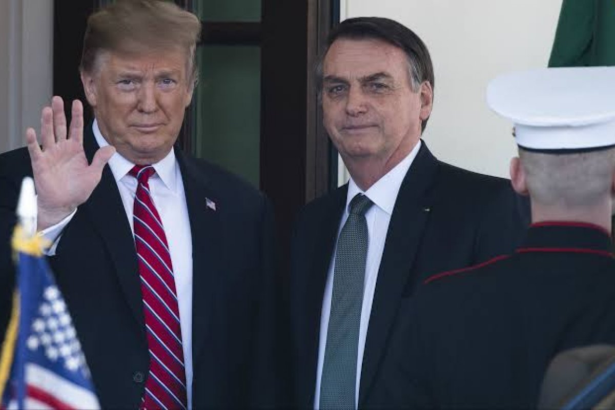 Apoio entre Trump e Bolsonaro amplia em até 2000% compra de hidroxicloroquina