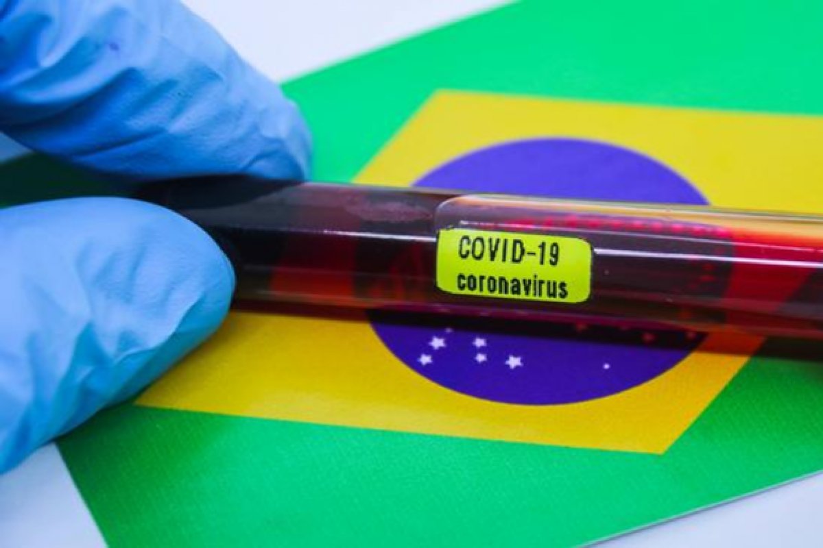 Taxa de contágio do coronavírus no Brasil é de 2,8, a maior entre 48 países, aponta levantamento britânico