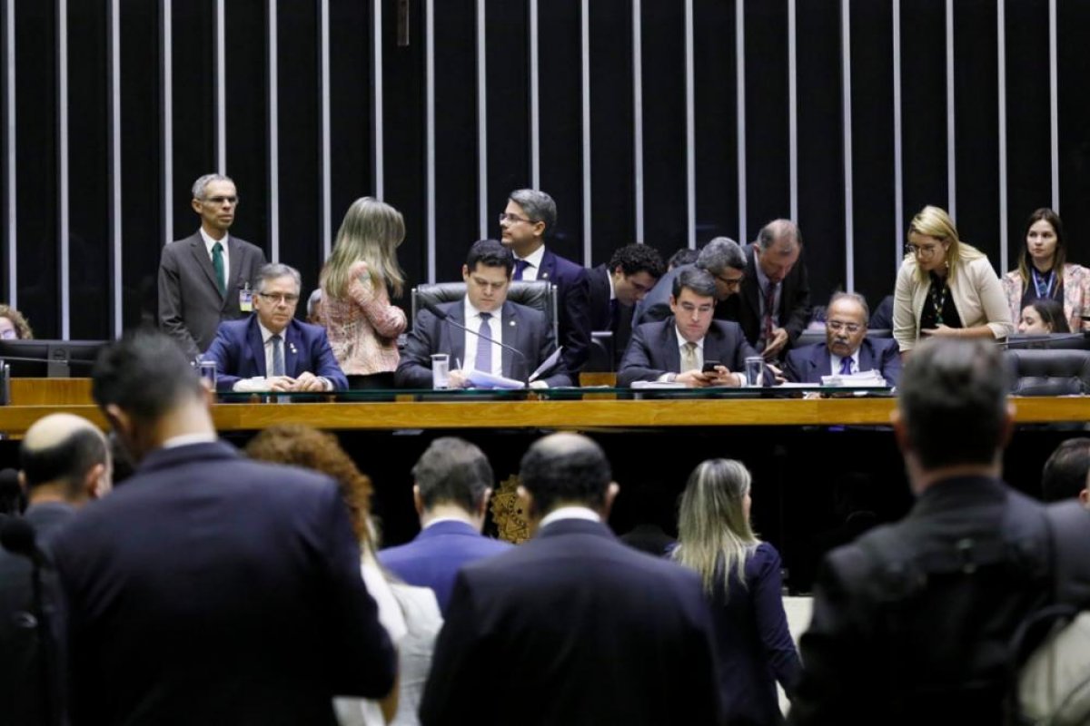 Comissão vai investigar Fake News nas Eleições de 2018