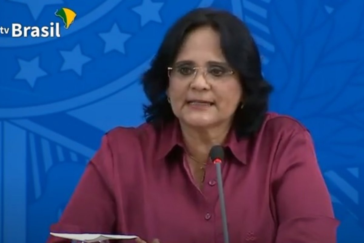 "Nenhum idoso no Brasil ficará para trás", afirma Damares