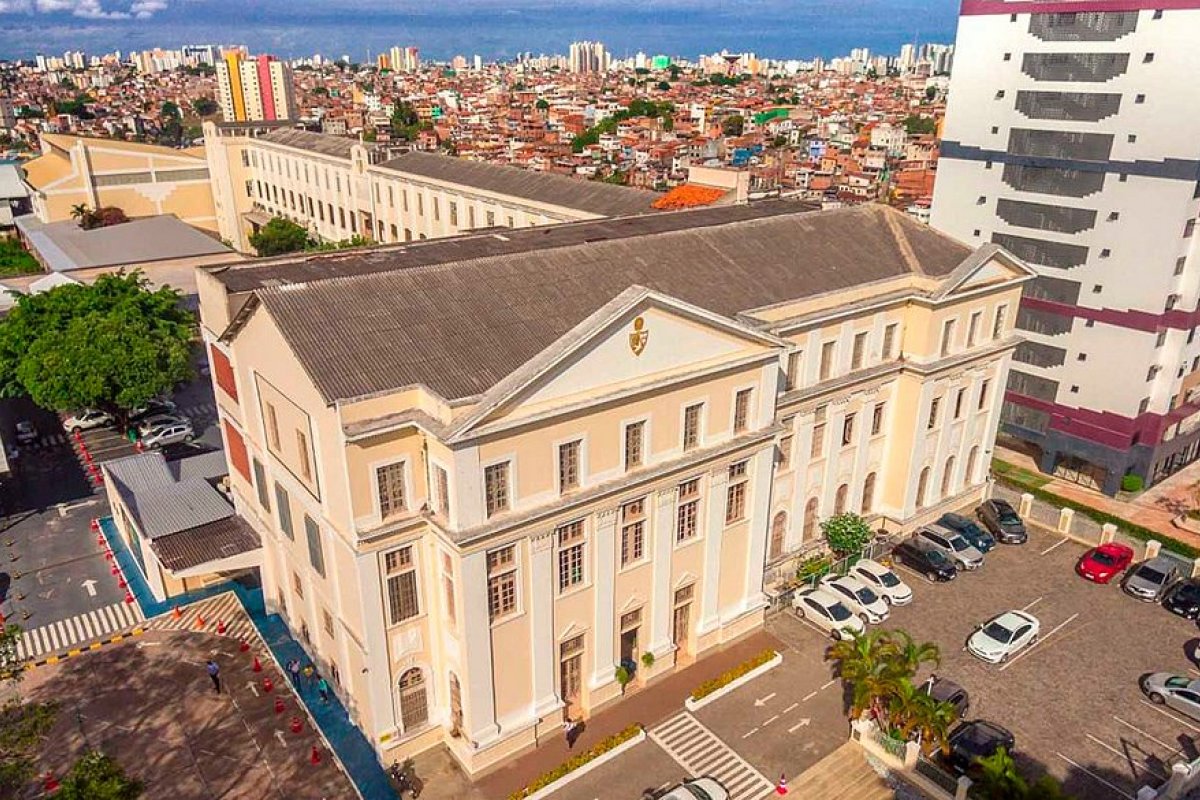 MP-BA abre inquérito para investigar negociação de mensalidades no Colégio Antônio Vieira