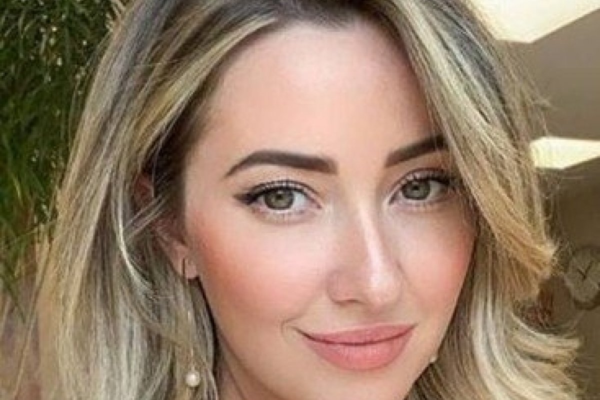 Grávida de 3 meses, esposa de Eduardo Bolsonaro fará chá revelação online