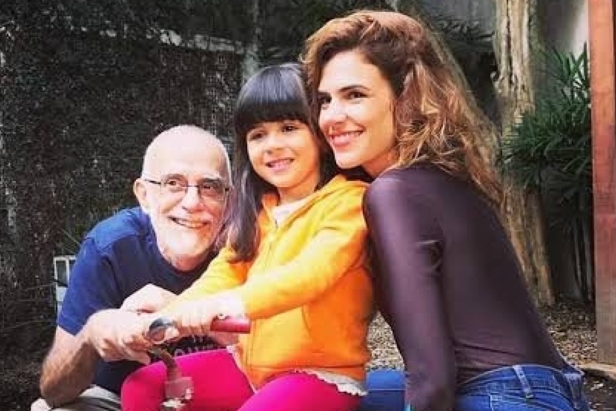 Cantora Mariana Aydar e sua filha de 7 anos estão com coronavírus