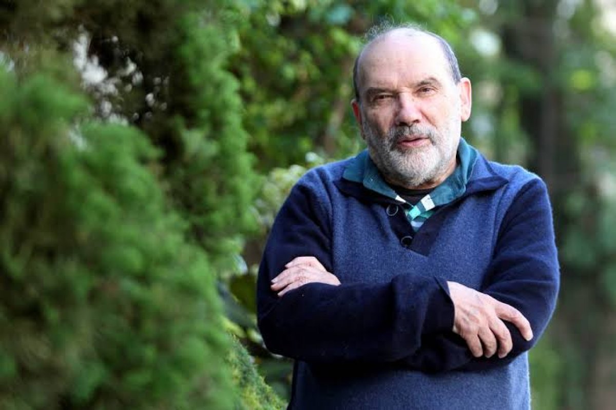 Filósofo brasileiro morre de infarto enquanto tocava piano